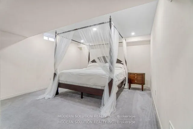 Additional image 28 of 552 Bessborough Dr