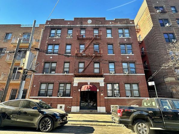30-14 29th St #1A, Astoria, NY 11102