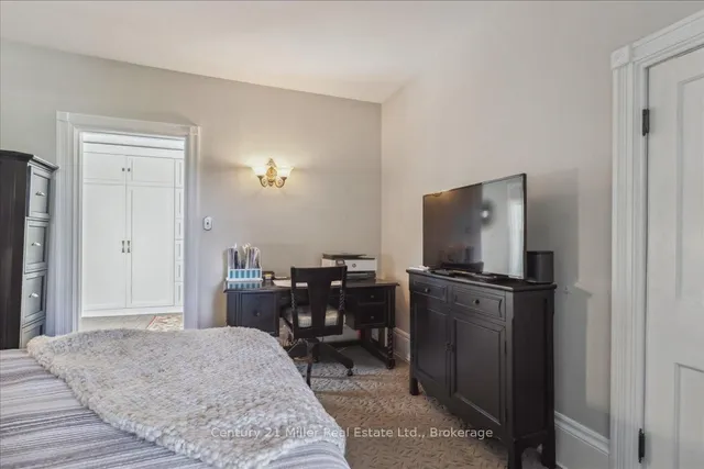 Additional image 29 of 585 Dundas St