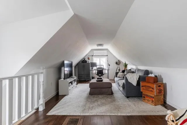 Additional image 43 of 208 Balmoral Ave