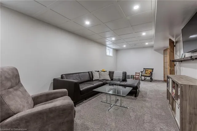 Additional image 34 of 6 Carl Cres