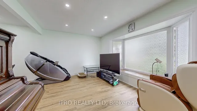 Additional image 9 of 19 Flamingo Cres