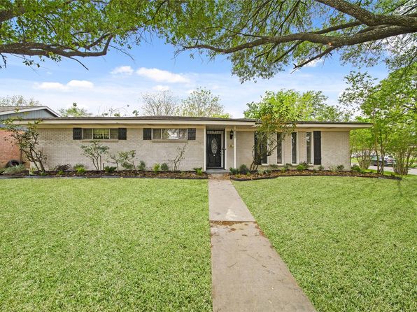 8302 Braeburn Valley Dr, Houston, TX 77074