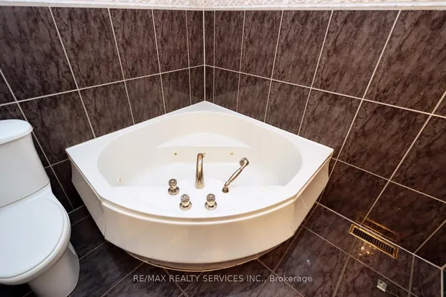 Additional image 19 of 29 Dorchester Dr