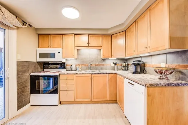 Additional image 14 of 102 Sugar Maple St