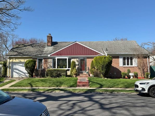 3246 212th St, Flushing, NY 11361