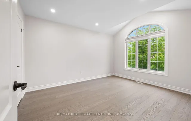 Additional image 32 of 50 Amboise Cres