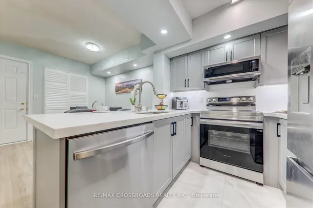 Additional image 12 of 3047 Finch Ave Unit 1019