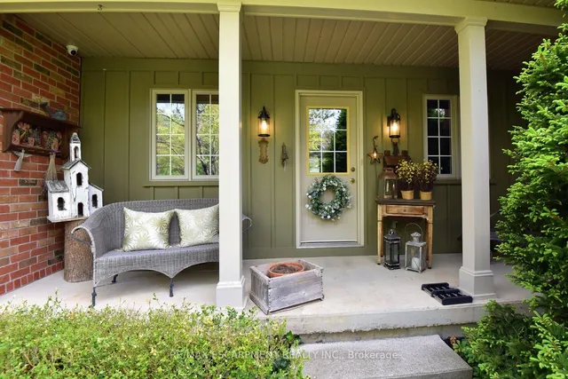 Additional image 41 of 712 ROBSON Rd Unit RR1