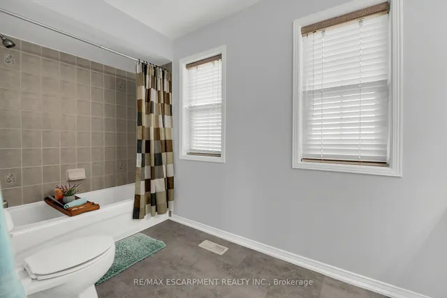 Additional image 38 of 68 Powell Dr