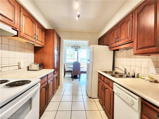 Additional image 5 of 38 Charlton Ave