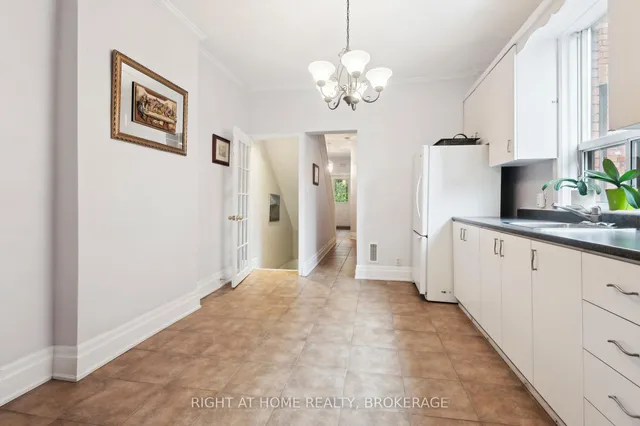 Additional image 16 of 812 Gladstone Ave