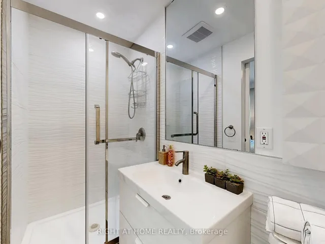 Additional image 20 of 1072 Dufferin St