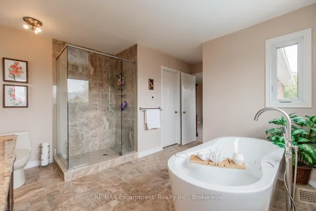 Additional image 18 of 461 Golden Oak Dr