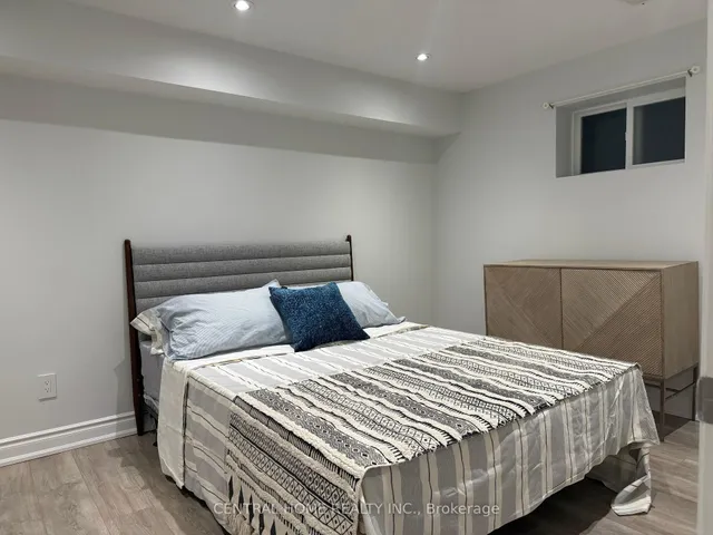 Additional image 32 of 298. Poyntz Ave