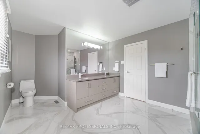 Additional image 25 of 29 Moeller Crt