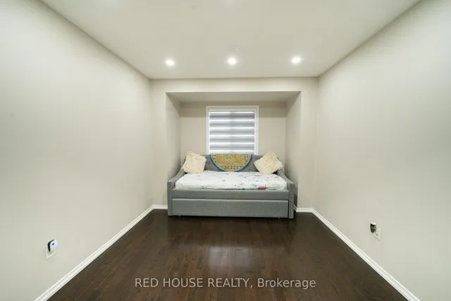 Additional image 18 of 46 Passfield Tr