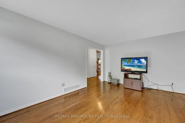 Additional image 13 of 712 Savoy Cres