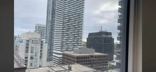 Additional image 32 of 39 roehampton Ave Unit 1204