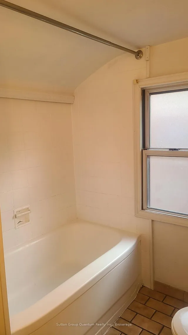 Additional image 13 of 992 Montclair Ave