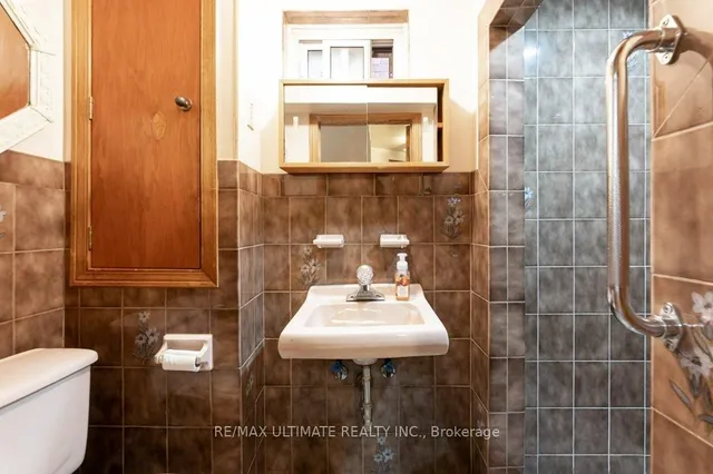 Additional image 30 of 28 Lacey Ave