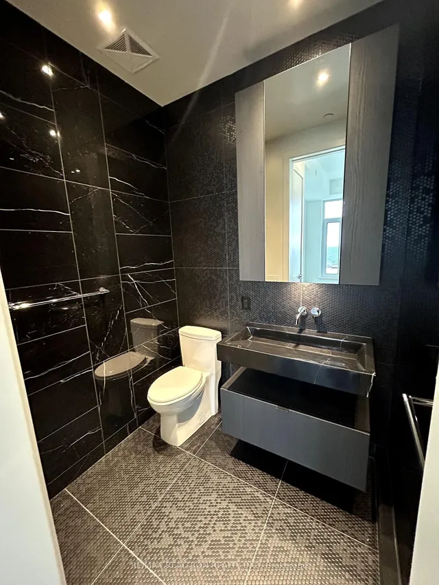 Additional image 17 of 11 Yorkville Ave Unit 5804