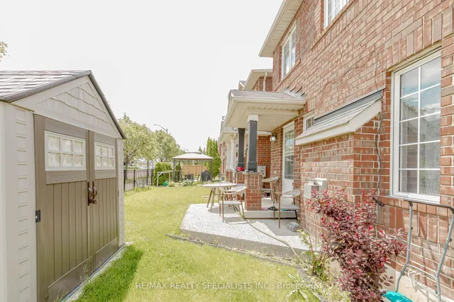 Additional image 38 of 1242 Mowat Lane