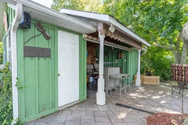 Additional image 41 of 690 Robertson Cres