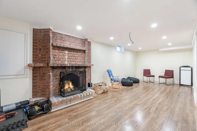 Additional image 35 of 421 Laurentian Ave