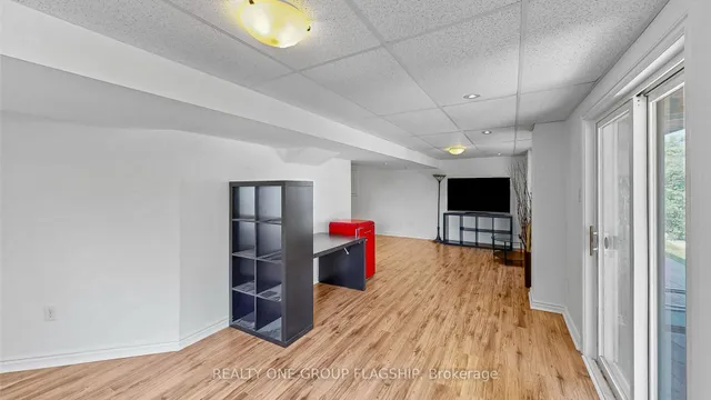 Additional image 41 of 42 Monaco Crt