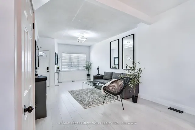 Additional image 7 of 39 DIVISION St