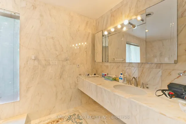 Additional image 23 of 3 Shady Oaks Cres