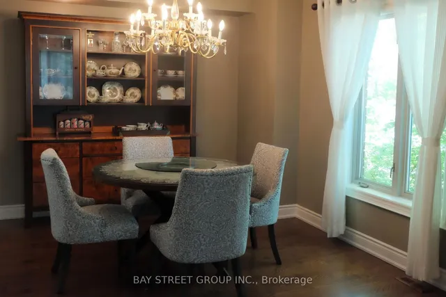 Additional image 10 of 385 Ambleside Dr