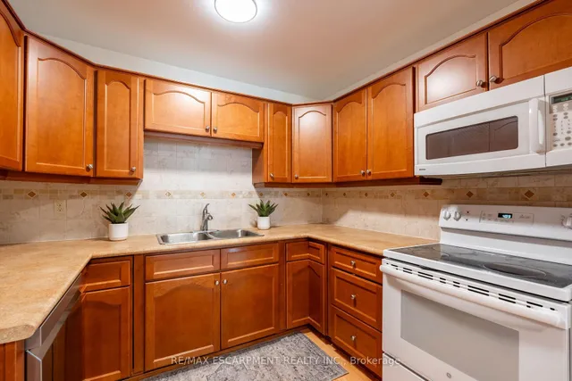 Additional image 24 of 2301 Cavendish Dr Unit 122