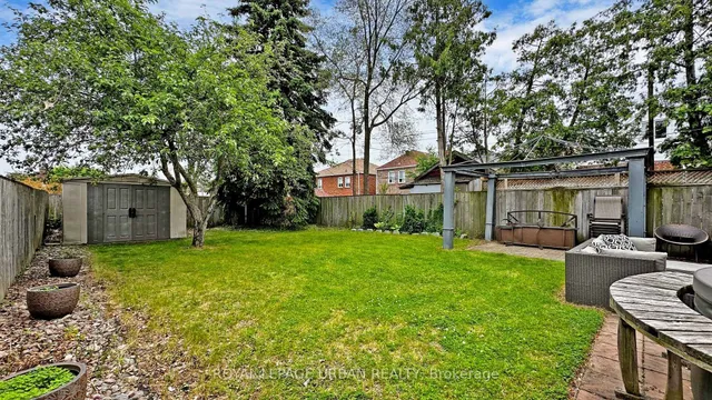 Additional image 36 of 61 Binswood Ave