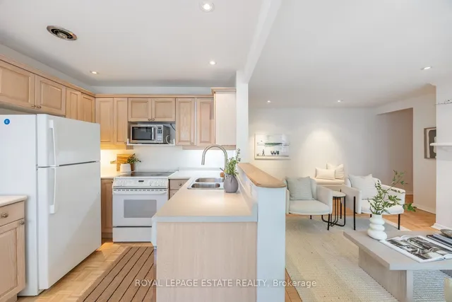 Additional image 25 of 21 Benlamond Ave Unit 4