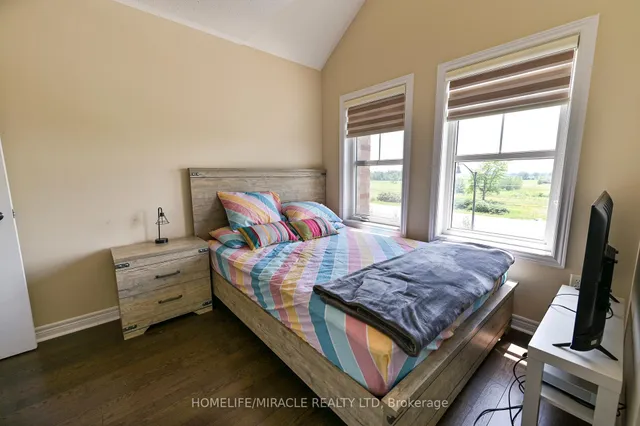 Additional image 24 of 27 Pennycross Cres Unit 3