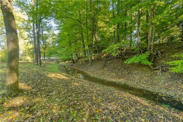 Additional image 44 of 2598 Guyatt Rd