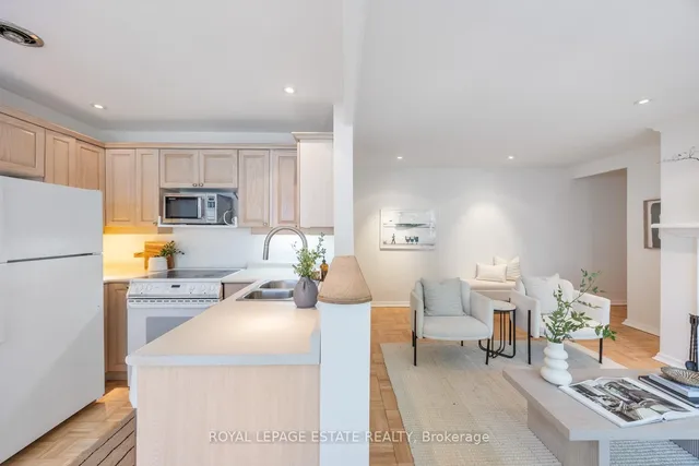 Additional image 24 of 21 Benlamond Ave Unit 4