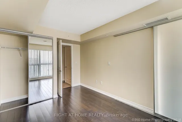 Additional image 19 of 386 Yonge St Unit 1912