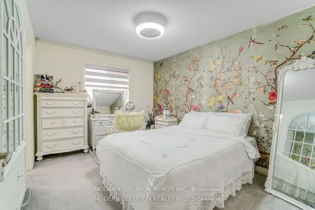 Additional image 39 of 552 Bessborough Dr