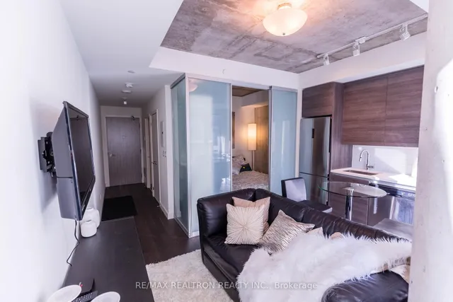 Additional image 9 of 111 Bathurst St Unit 1001