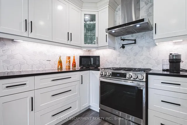 Additional image 16 of 302 East 43rd St