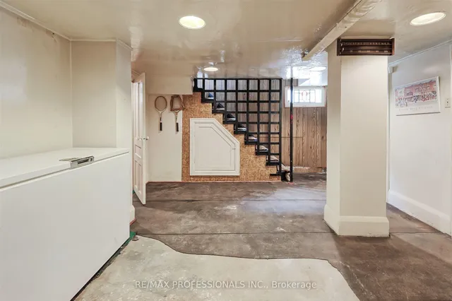 Additional image 31 of 262 South Kingsway