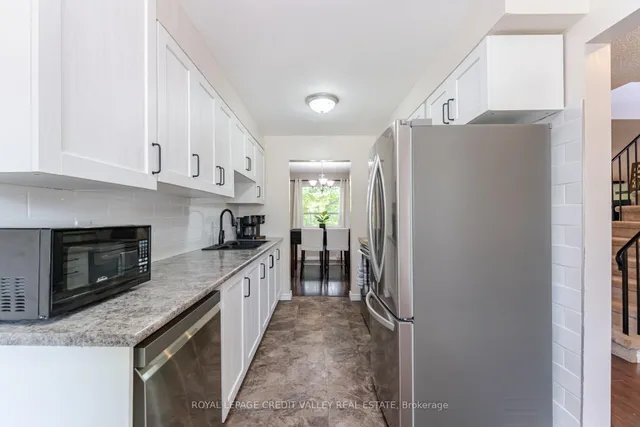 Additional image 15 of 76 Majestic Cres