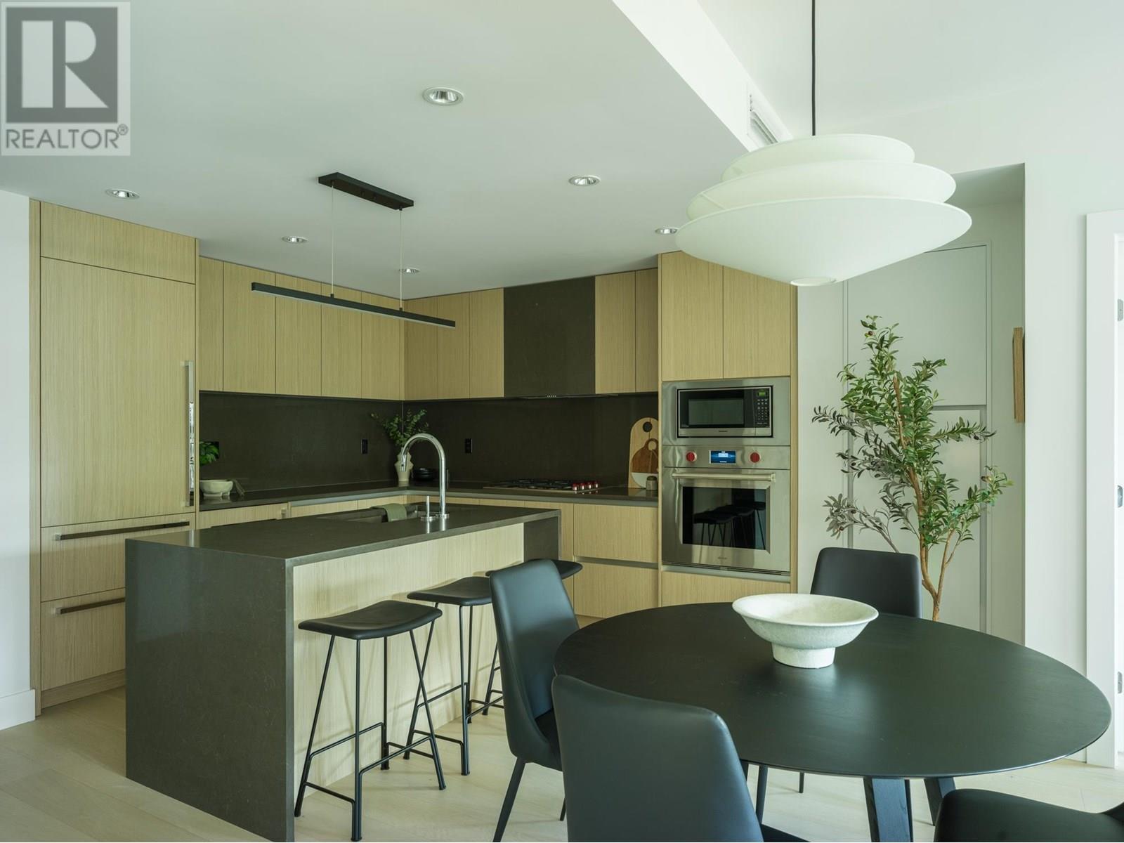 310 3636 W 39TH AVENUE|Vancouver, British Columbia V6N0E8