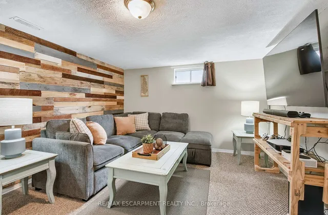 Additional image 26 of 50 Sandalwood Ave