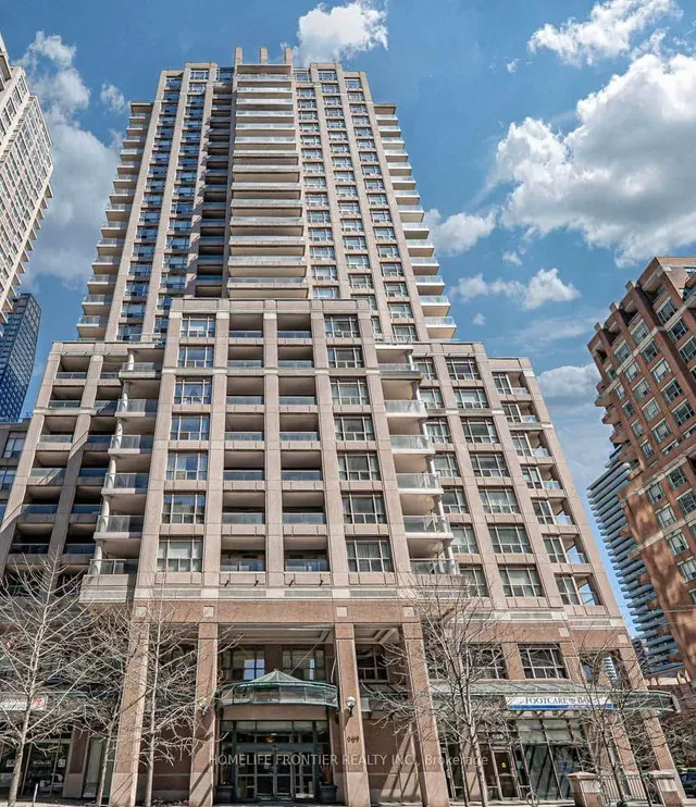 909 Bay St Unit 417