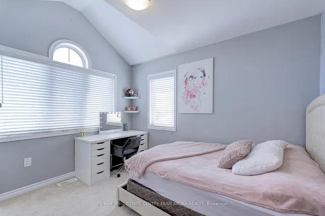 Additional image 36 of 18 Fenchurch Dr