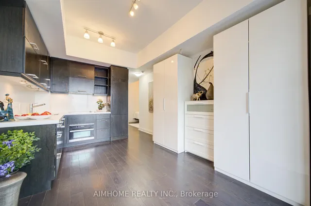 Additional image 25 of 1080 Bay St Unit 4704